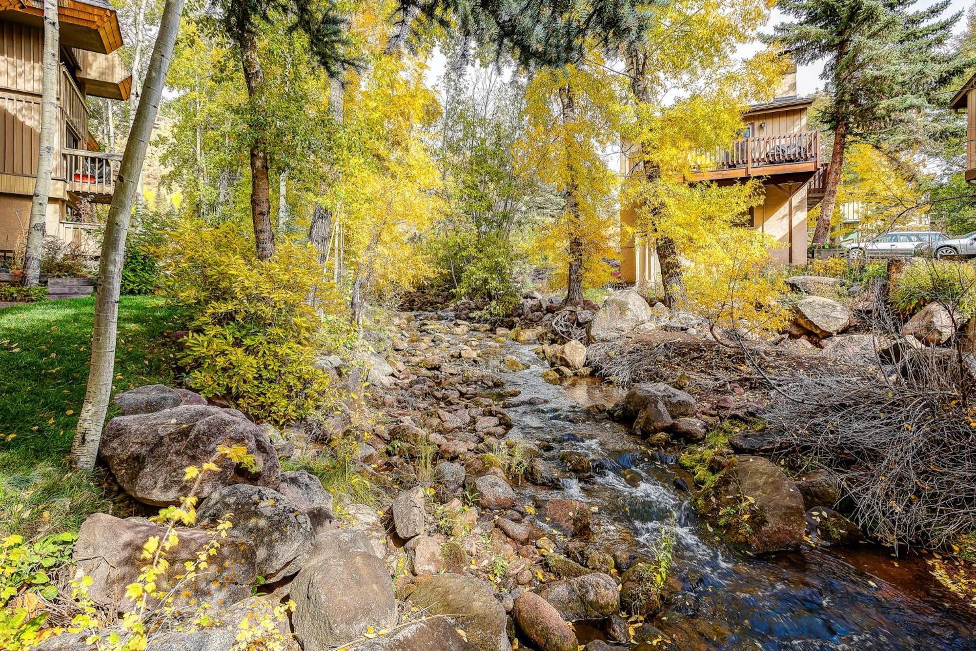 Peaceful Creek View From The Deck! Walk To Shuttle Vail Exterior foto